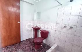 Baño completo muy amplio