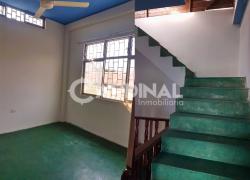Dormitorio escaleras de acceso