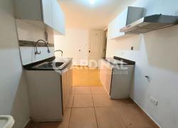 Cocina con muebles altos y bajos