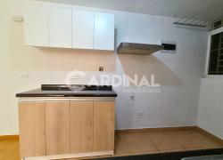 Cocina con muebles altos y bajos
