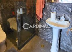 Baño completo en dormitorio principal