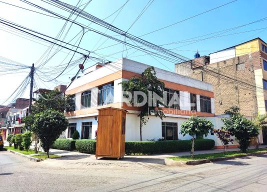 Fachada, casa en esquina